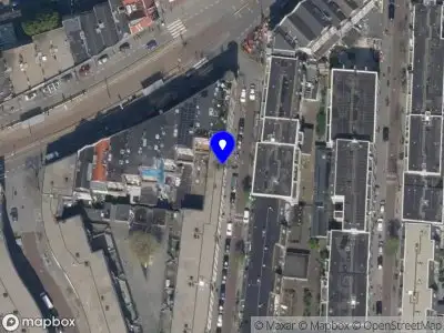 Ambulance met grote spoed naar de Adrianastraat in Rotterdam