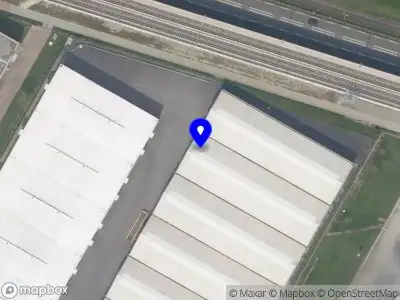 Ambulance, brandweer en politie met gepaste spoed naar de Theemsweg in Botlek Rotterdam