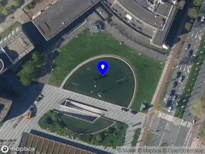 Ambulance met grote spoed naar de Churchillplein in 's-Gravenhage vanwege afgaan automatisch brandalarm