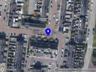 Ambulance met grote spoed naar de Linnenstraat in 's-Gravendeel