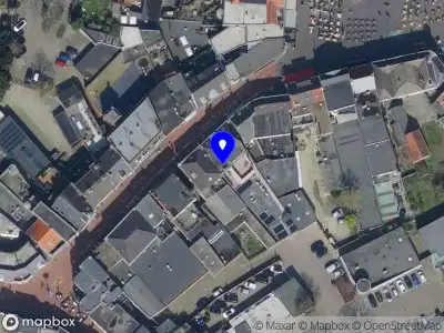 Politie met grote spoed naar de Donkerstraat in Oosterhout vanwege letsel