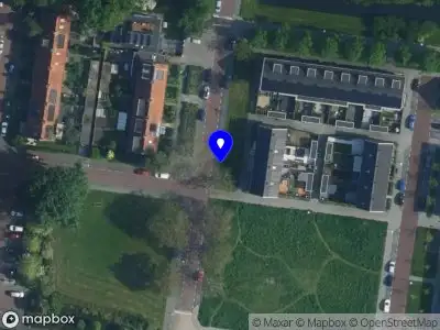 Ambulance met grote spoed naar de Notenlaan in Amstelveen