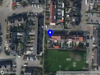 Ambulance met grote spoed naar de Lijsterstraat in Numansdorp