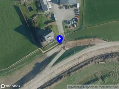 Ambulance met gepaste spoed naar de Waaldijk in Dalem