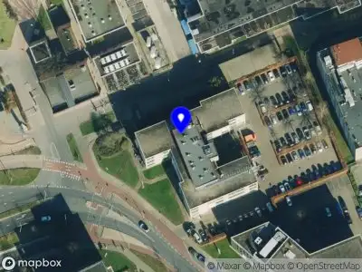 Brandweer met gepaste spoed naar de Dokter van Deenweg in Zwolle vanwege afgaan automatisch brandalarm