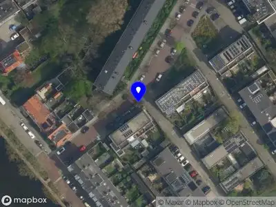 Ambulance met grote spoed naar de Van Bronckhorststraat in Delft