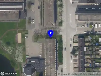 Ambulance met grote spoed naar de Huniadijk in Rotterdam