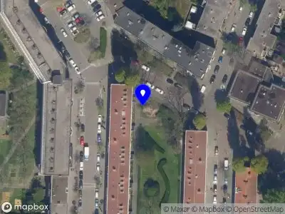 Ambulance met grote spoed naar de Weteringstraat in Rotterdam