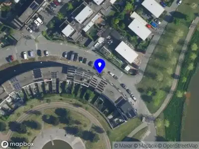 Ambulance met grote spoed naar de Bolwerksepoort in Nieuw-Vennep