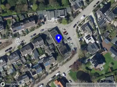 Ambulance met grote spoed naar de Oranjestraat in Barendrecht