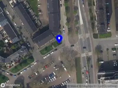 Ambulance met grote spoed naar de Molenvliet in Rotterdam