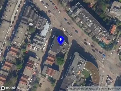 Ambulance met gepaste spoed naar de Oudedijk in Rotterdam