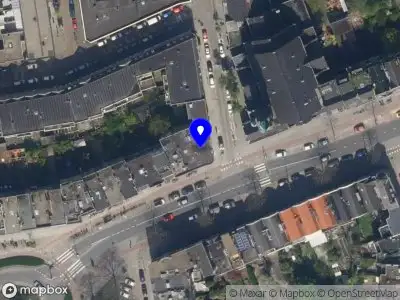 Ambulance met gepaste spoed naar de Beukelsdijk in Rotterdam