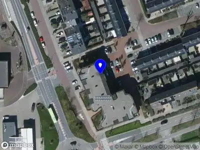 Ambulance met grote spoed naar de Mondriaanhof in Middelharnis