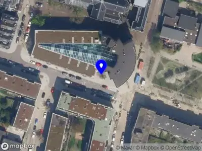 Ambulance met grote spoed naar de Hooglandstraat in Rotterdam