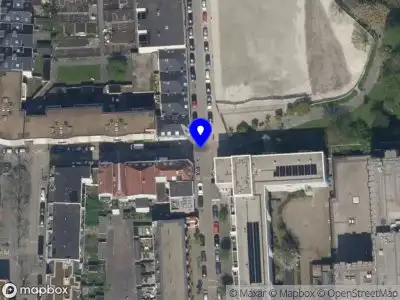 Ambulance met gepaste spoed naar de Gouvernestraat in Rotterdam