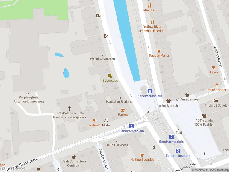 Ambulance met grote spoed naar de Westersingel in Rotterdam