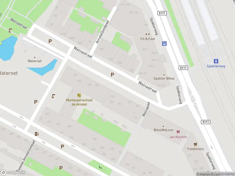 Ambulance met grote spoed naar de Welnastraat in Amsterdam