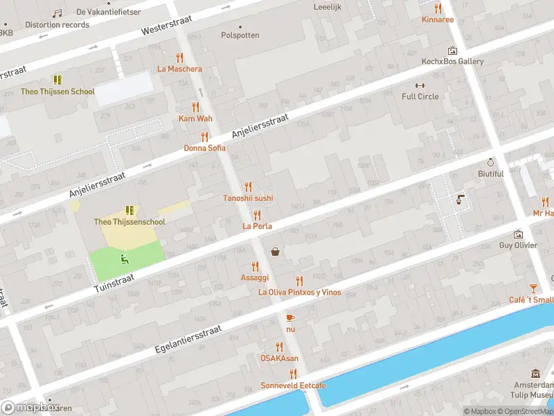 Ambulance met grote spoed naar de Anjeliersstraat in Amsterdam