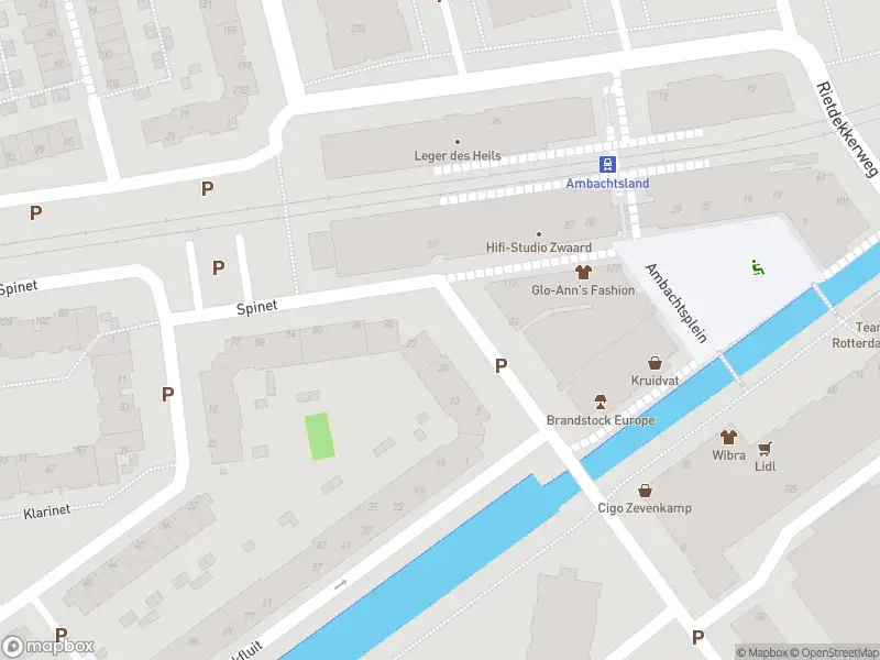 Ambulance met grote spoed naar de Spinet in Rotterdam