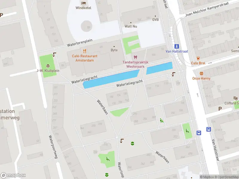 Ambulance met grote spoed naar de Waterpoortweg in Amsterdam