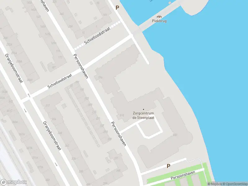 Ambulance met grote spoed naar de Persoonshaven in Rotterdam