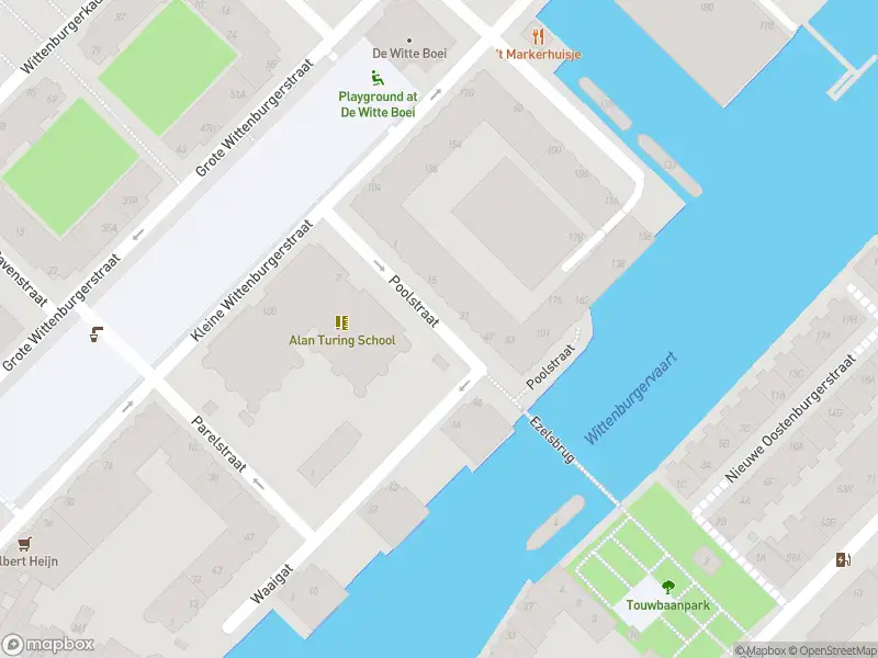 Brandweer met gepaste spoed naar de Oostenburgergracht in Amsterdam vanwege stormschade