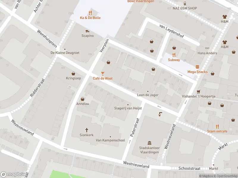 Ambulance met grote spoed naar de Paterstraat in Vlaardingen