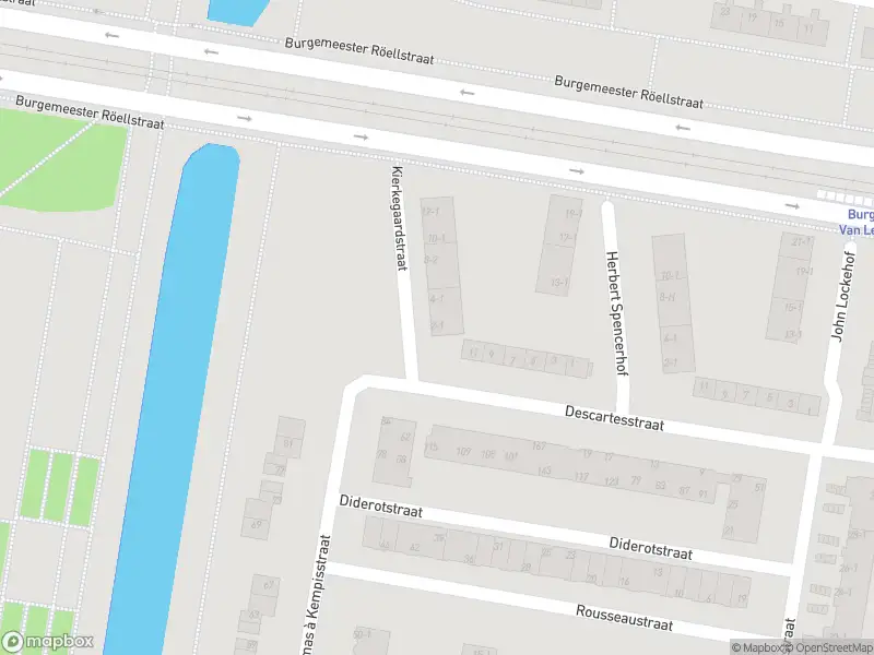 Ambulance met grote spoed naar de Kierkegaardstraat in Amsterdam