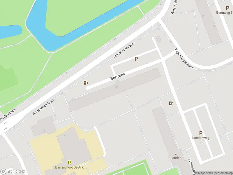 Ambulance met grote spoed naar de Bernweg in Vlaardingen