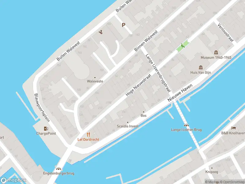 Ambulance met gepaste spoed naar de Hoge Nieuwstraat in Dordrecht