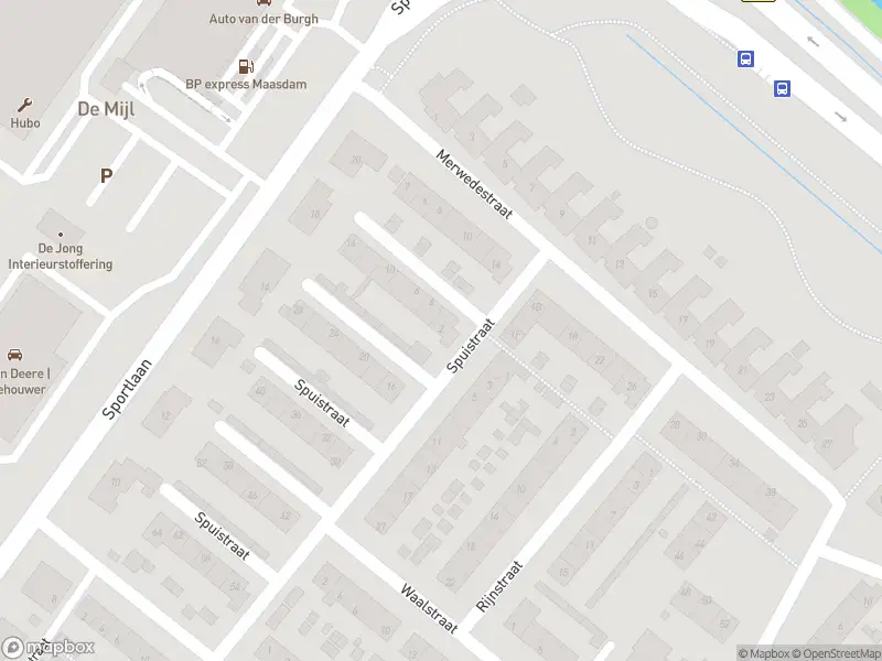 Ambulance met grote spoed naar de Spuistraat in Maasdam