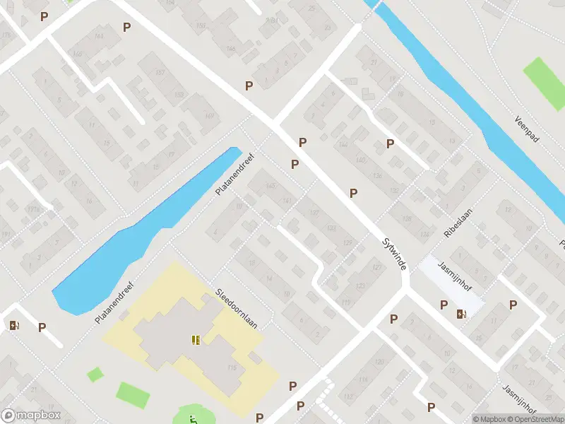 Ambulance met grote spoed naar de Moerbeihof in Nootdorp