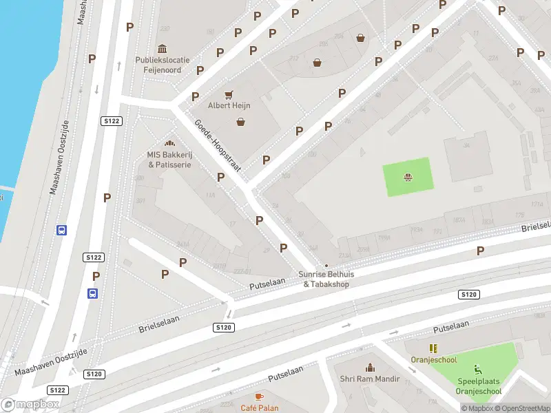 Ambulance met grote spoed naar de Goede-Hoopstraat in Rotterdam