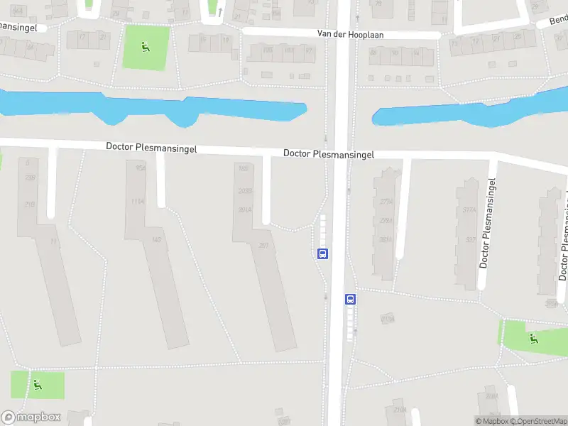 Ambulance met grote spoed naar de Maarten Lutherweg in Amstelveen