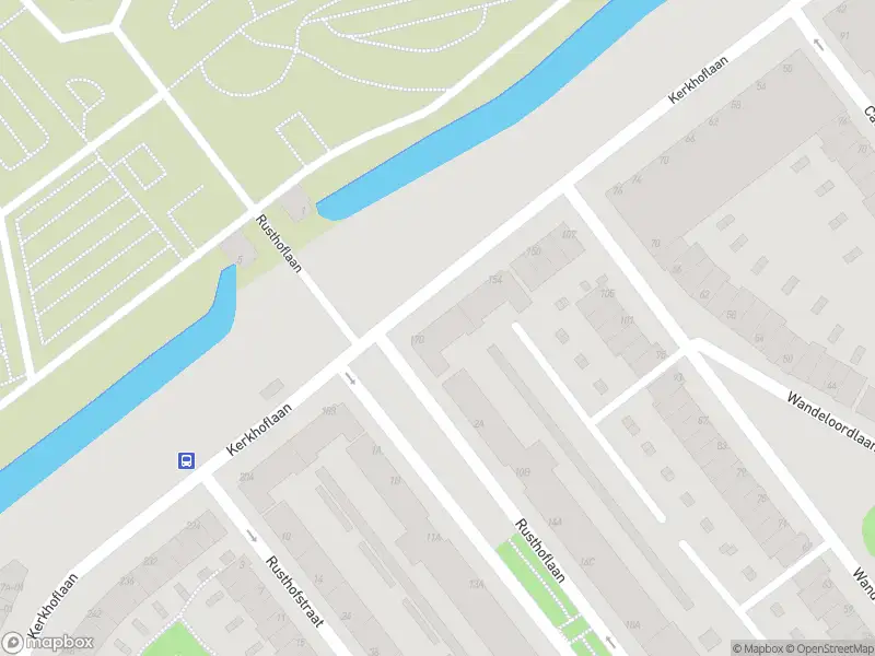 Ambulance met grote spoed naar de Kerkhoflaan in Rotterdam