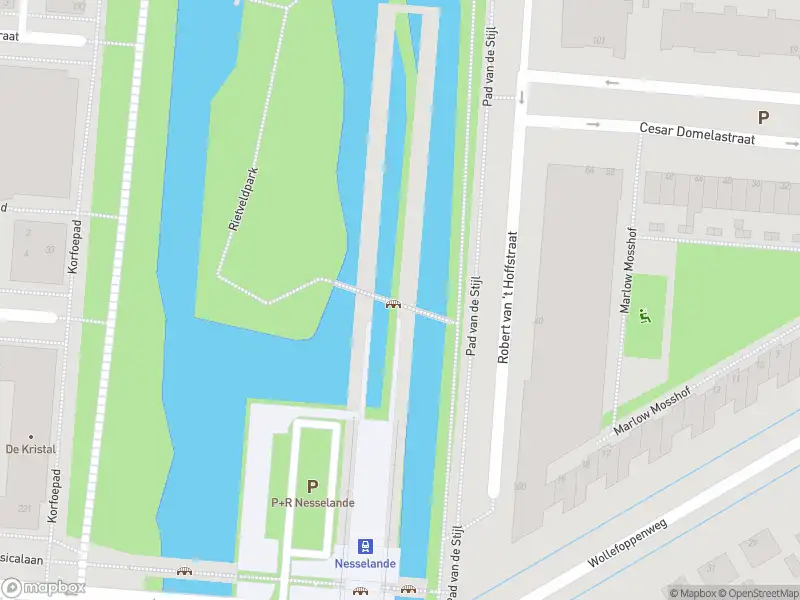 Ambulance met grote spoed naar de Laan van Avant-Garde in Rotterdam
