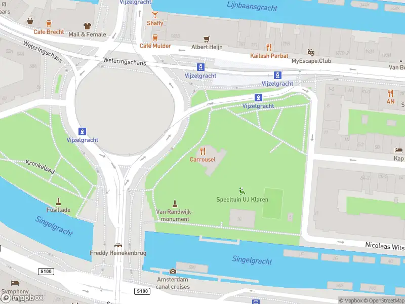 Ambulance met grote spoed naar de H.M. van Randwijkplantsoen in Amsterdam