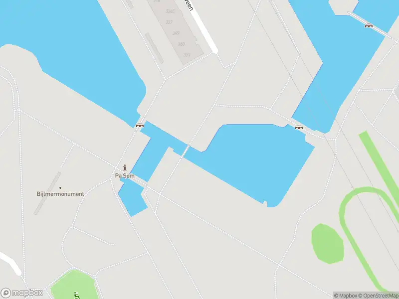 Ambulance met grote spoed naar de Groesbeekdreef in Amsterdam