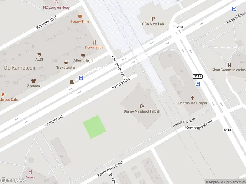 Ambulance met grote spoed naar de Kraaiennest in Amsterdam