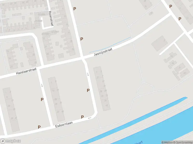 Brandweer met grote spoed naar de Esdoornlaan in Hoogeveen vanwege voertuigbrand