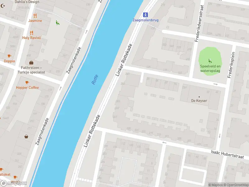 Ambulance met grote spoed naar de Linker Rottekade in Rotterdam
