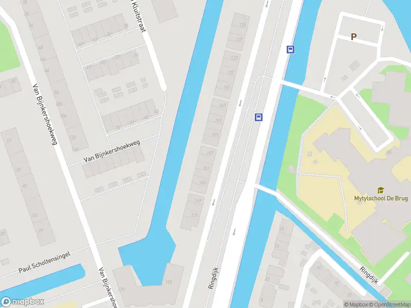 Ambulance met gepaste spoed naar de Ringdijk in Rotterdam