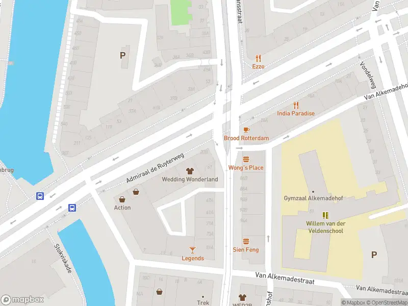 Ambulance met gepaste spoed naar de Admiraal de Ruyterweg in Rotterdam