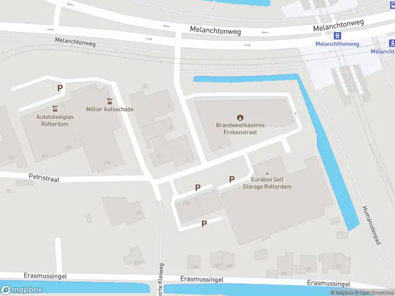 Brandweer met gepaste spoed naar de Frobenstraat in Rotterdam