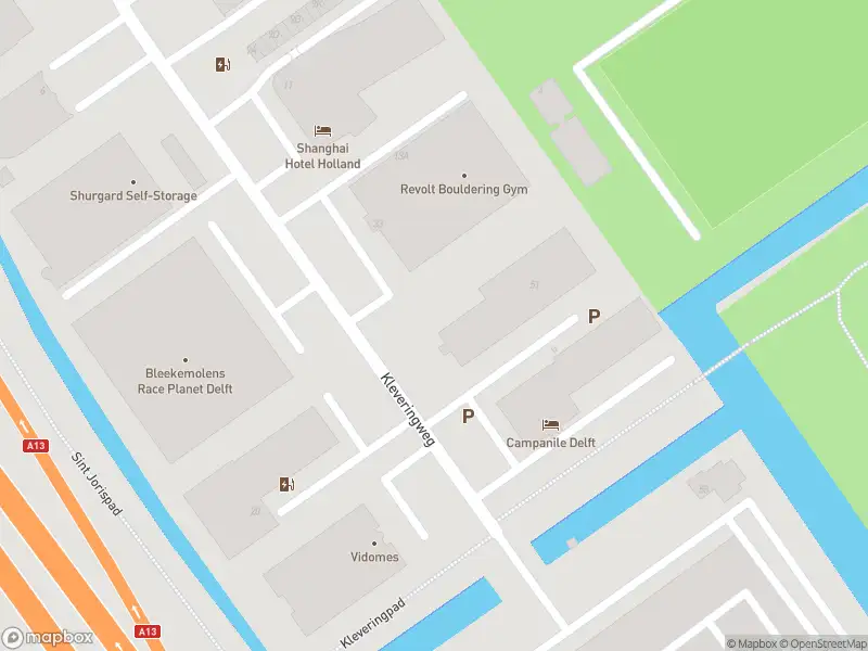 Ambulance met grote spoed naar de Kleveringweg in Delft