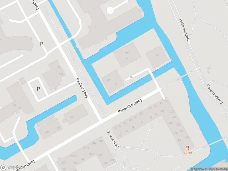 Brandweer met gepaste spoed naar de Pietersbergweg in Amsterdam