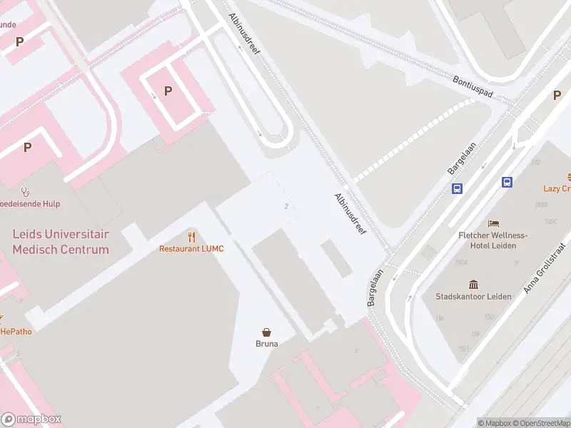 Ambulance met grote spoed naar de Brugmansplein in Leiden