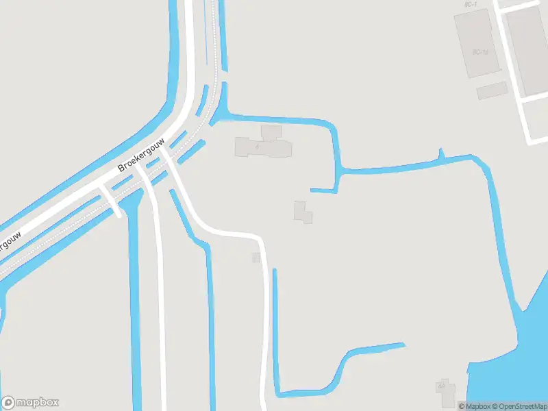 Brandweer met grote spoed naar de Broekergouw in Amsterdam vanwege voertuigen te water