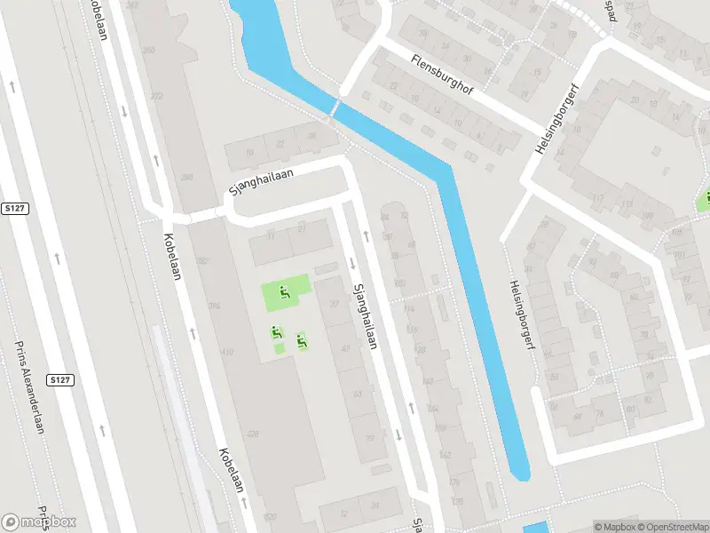 Ambulance met grote spoed naar de Sjanghailaan in Rotterdam